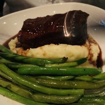 Tom Ham's Lighthouse - Short ribs with mashed potatoes and green beans - Breakfast & Brunch Near Me - San Diego, California Tom Ham's Lighthouse - Short ribs with mashed potatoes and green beans - Breakfast & Brunch Near Me - San Diego, California