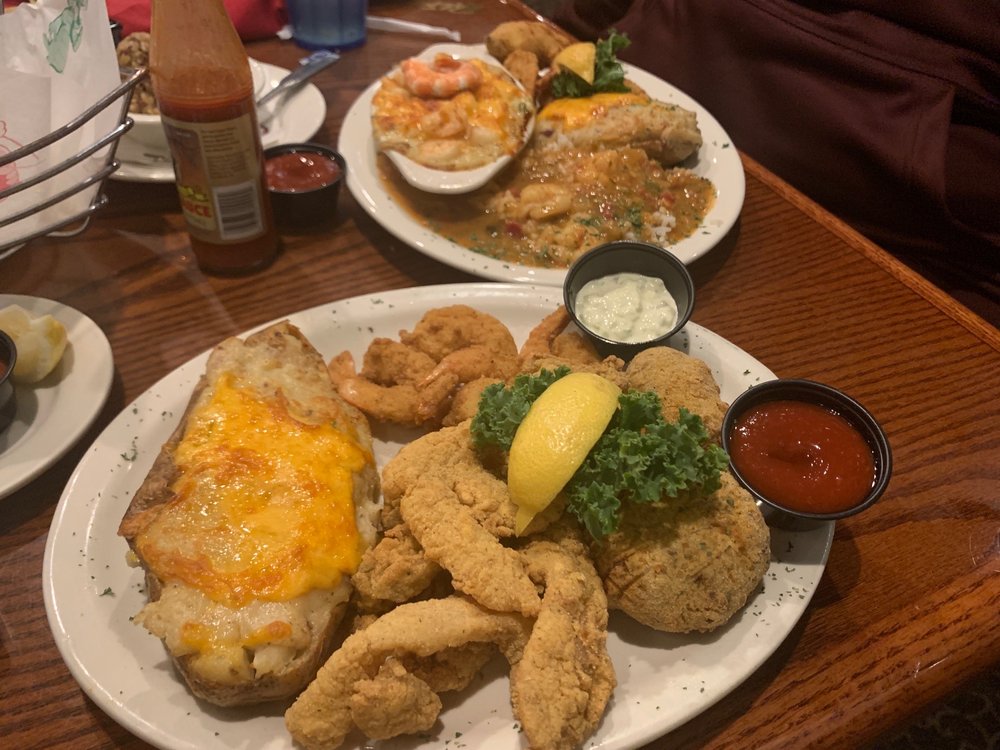 Order THE SEAFOOD PLATTER food online from Ralph & Kacoo's store, Bossier City on bringmethat.com