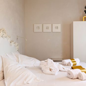 Hotel Home Florence - Hotels Near Me - Florence, FI