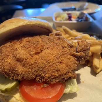 BJ's Restaurant & Brewhouse - Crispy Chicken Sandwich - Breweries Near Me - Goodyear, Arizona