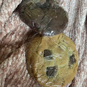 Mojo Market - Gluten free double chocolate and the chocolate chip - Cafes Near Me - Kenmore, New York