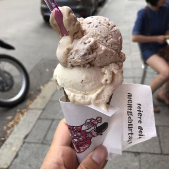 Der verrückte Eismacher - Kinder chocolate + apple pancake! - Ice Cream & Frozen Yogurt Near Me - Munich, BY Der verrückte Eismacher - Kinder chocolate + apple pancake! - Ice Cream & Frozen Yogurt Near Me - Munich, BY