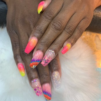 Lexan Nails - Nail Salons Near Me - Saint Louis, Missouri