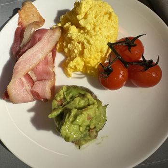 Cathay Pacific - Business Class, Breakfast - Scrambled Eggs, Ripened Vine Tomatoes, Smashed Avocado and Streaky Bacon - Outstanding - Airlines Near Me - Los Angeles, California