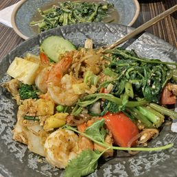 My plate after mixing everything: Pineapple Fried Rice with Shrimps, Pad Woon Sen with Tofu & Vegs, Pak Boong Fai Deng (morning glory) My plate after mixing everything: Pineapple Fried Rice with Shrimps, Pad Woon Sen with Tofu & Vegs, Pak Boong Fai Deng (morning glory)