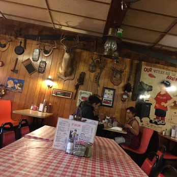 Mount Ida Cafe - Homey decor - American Near Me - Mount Ida, Arkansas