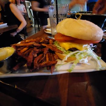 Colter Bay - Old faithful (regular burger) - American Near Me - Buffalo, New York