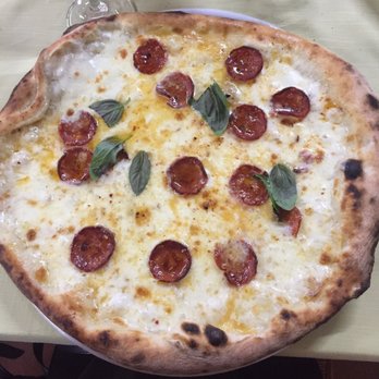 Il Capanno - Pizza calabrese with mozz garlic chili pepper and spicy salami - Italian Near Me - Sorrento, NA