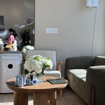 Look At Me - Cute, calm room - Nail Salons Near Me - San Francisco, California Look At Me - Cute, calm room - Nail Salons Near Me - San Francisco, California