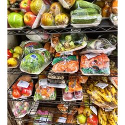 Edgewater Produce - Discount! EDGEWATER PRODUCE.(BrynMawr/Clark Area, Cross from Jewel) Fresh Produce,Veggies & Fruits Grocery, Deli etc . Nice & Easy.Cool!