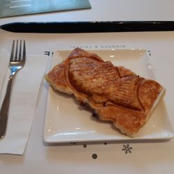 Snowy Village New Westminster - Injeolmi red bean taiyaki