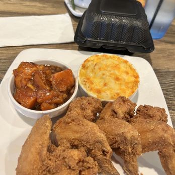 Restaurant 10 - Whole 4 Chicken Wing Dinner with yams & Mac - American Near Me - Atlanta, Georgia