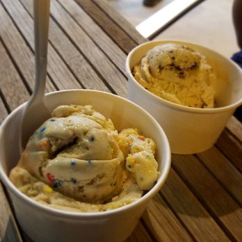 Bloomfield Creamery - Front birthday cake back salted caramel - Ice Cream & Frozen Yogurt Near Me - Pasadena, California