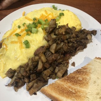 Bulrushes - Cheddar cheese omelette with potatoes and toast - Cafes Near Me - Prince Frederick, Maryland