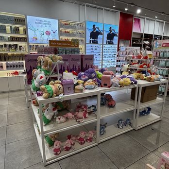 Miniso - Great Mall - A "discard" table. Empty shelves, mismatched product. - Accessories Near Me - Milpitas, California Miniso - Great Mall - A "discard" table. Empty shelves, mismatched product. - Accessories Near Me - Milpitas, California