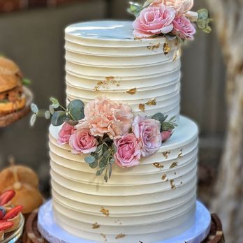 Taylor Made Cuisine - Two tier cake. IG: foodie.maps - Caterers Near Me - Irvine, California Taylor Made Cuisine - Two tier cake. IG: foodie.maps - Caterers Near Me - Irvine, California
