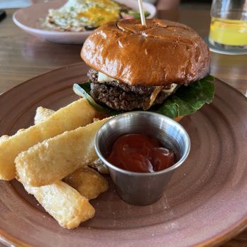 Little Palm - Brunch LP double cheese burger - Cocktail Bars Near Me - Charleston, South Carolina Little Palm - Brunch LP double cheese burger - Cocktail Bars Near Me - Charleston, South Carolina