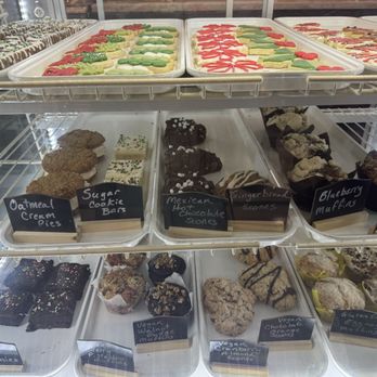 Honey Bee Bakery - Cafes Near Me - Medina, Ohio