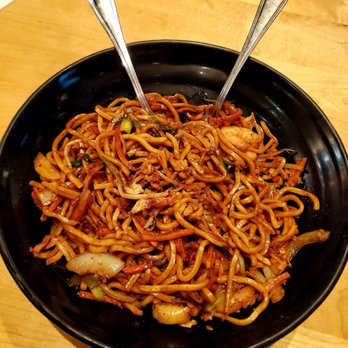HakkaChow - Hakka Chow Lo Mein with Shrimp and two forks for sharing - Asian Fusion Near Me - Winston-Salem, North Carolina