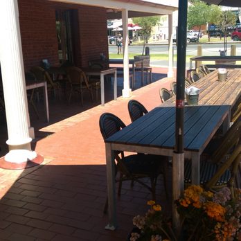 Henry's Bridge Hotel - Pubs Near Me - Echuca, VIC Henry's Bridge Hotel - Pubs Near Me - Echuca, VIC