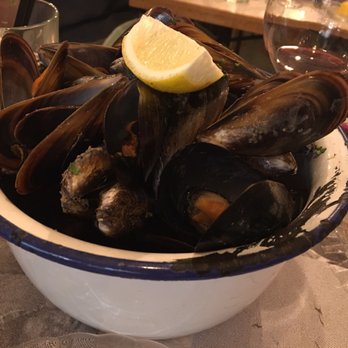 Vermutería La Rosa - Steamed Mussels - Tapas Bars Near Me - Palma, PM Vermutería La Rosa - Steamed Mussels - Tapas Bars Near Me - Palma, PM
