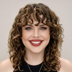 Alyssa Cuts & Curls