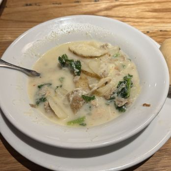 Olive Garden Italian Restaurant - Italian Near Me - Palmdale, California