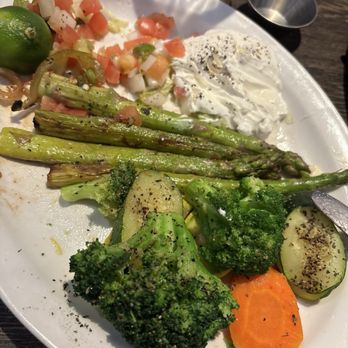 The Spirit Grille - These vegetables! Asparagus, broccoli, carrots, zucchini, and squash! Yum! - American Near Me - Irving, Texas
