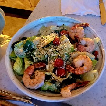 The Beach Bar - Salad with grilled shrimp - Bars Near Me - Honolulu, Hawaii