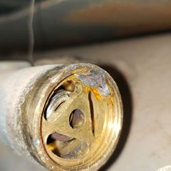 Blue Star Gas - Salt Lake City Co - What connects to this style fitting?  Has a repair been attempted - leaving it unserviceable?