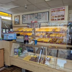 Yum Yum Donuts - Inside