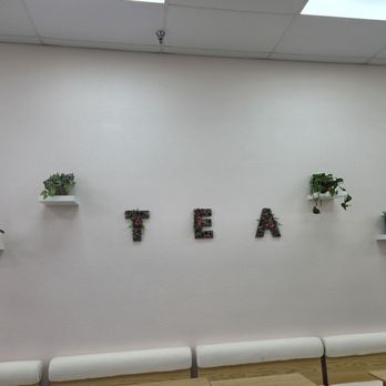 Sweet Smiles Tea - Love the simple but vibrant wall decor - Bubble Tea Near Me - American Canyon, California
