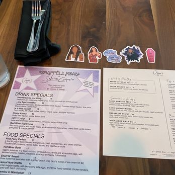 Oggie's Kitchen & Bar - Cocktail Bars Near Me - Milwaukee, Wisconsin