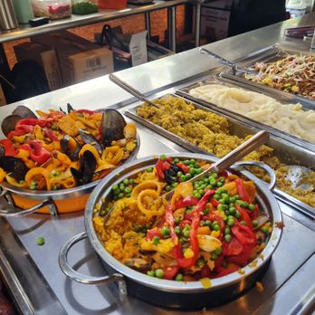 Cuba Lives Restaurant - Seafood Paella - Salad Near Me - Hialeah, Florida