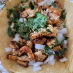 El Marisquero Bar And Grill - Taco de Pollo (Chicken taco). One taco for $4.
