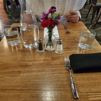 Cafe Whitney - Table - New American Near Me - Reno, Nevada