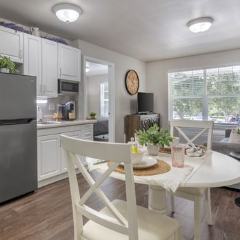 Dale Commons - Dining area with window view - Retirement Homes Near Me - Modesto, California