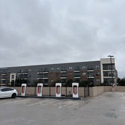 LA Fitness - Parking on top has tesla chargers