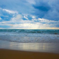 Sunny Newport Beach, California ocean waves and sandy beach serenity to relax you during your Stop Smoking Tobacco Cessation hypnotherapy