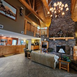 Pine Peaks Lodge and Suites