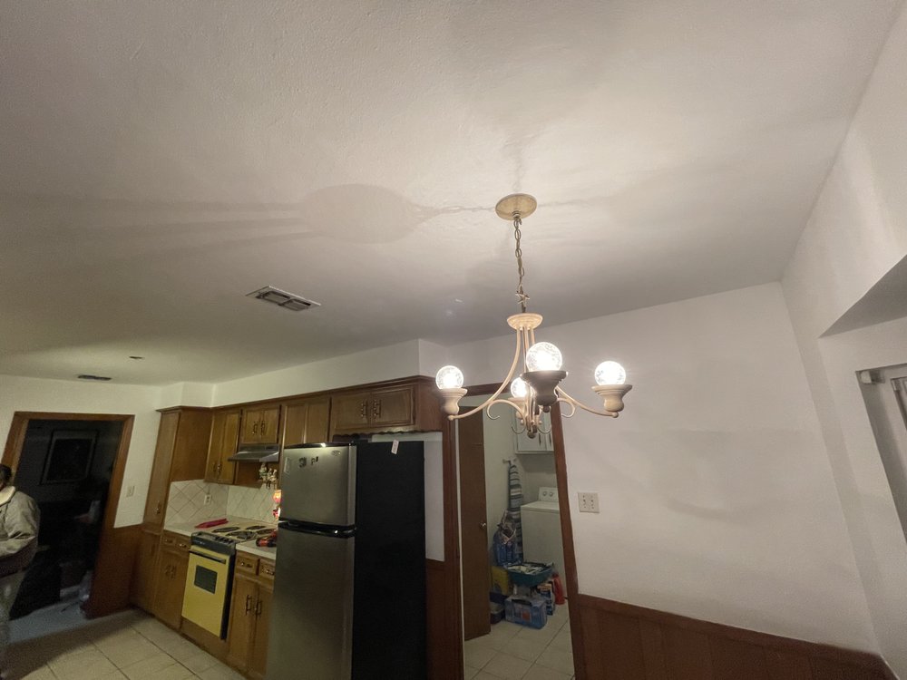 Slide of The Texan Construction & Services