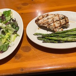 L green salad, R grilled chicken (so delish) with grilled asparagus (lightly buttered!) L green salad, R grilled chicken (so delish) with grilled asparagus (lightly buttered!)