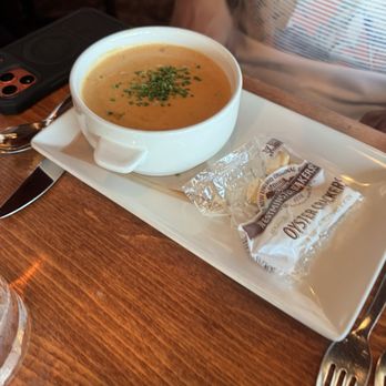 Elliott's Oyster House - Clam Chowder - Seafood Near Me - Seattle, Washington
