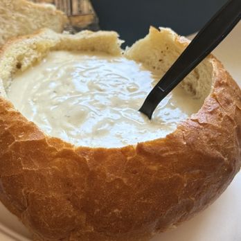 Splash Cafe - Bread Bowl of Clam Chowder - American Near Me - Pismo Beach, California