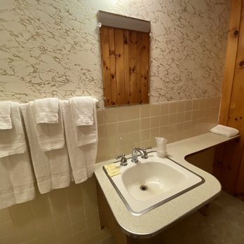Cascade Inn Restaurant - American Near Me - Lake Placid, New York Cascade Inn Restaurant - American Near Me - Lake Placid, New York