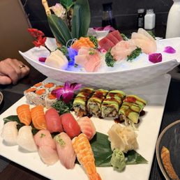 Sushi sashimi deluxe for two... great presentation and very fresh!