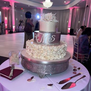 Dessert Works - Wedding Cake - Desserts Near Me - Westwood, Massachusetts Dessert Works - Wedding Cake - Desserts Near Me - Westwood, Massachusetts