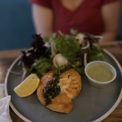 El Oceano En Tu Mesa - Piña colada Salad with salmon