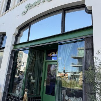 Jess Rona Grooming - Exterior - Pet Groomers Near Me - Los Angeles, California