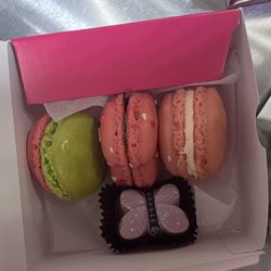 Le Macaron French Pastries